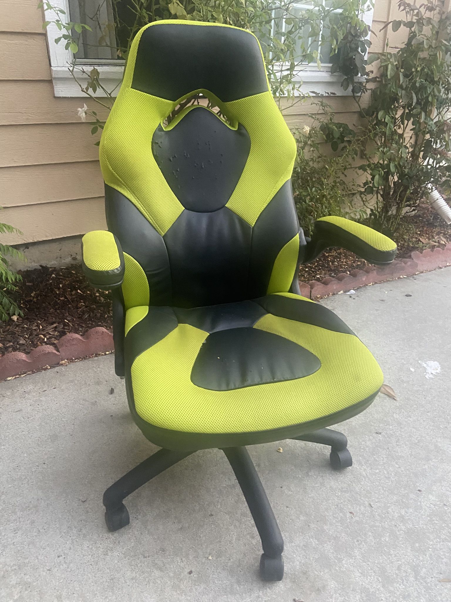 LIME GREEN GAMING CHAIR