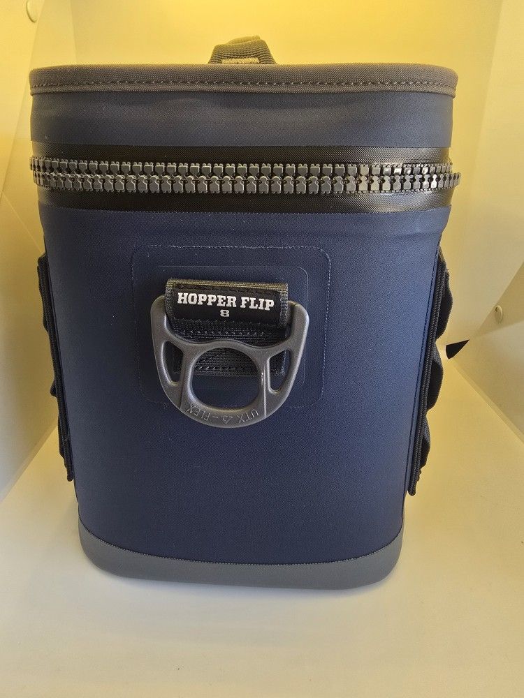Yeti Blue Navy Cooler Hooper Flip 8 *BRAND NEW*