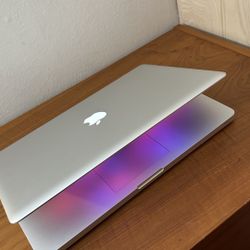 Apple MacBook Pro 15” I7/8GB/256GB SSD $175