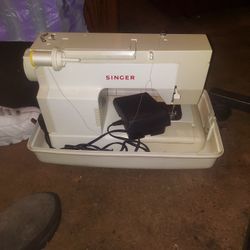Singer 5825c  Sewing Machìñe