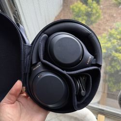 Sony - WH1000XM4 Wireless Noise-Cancelling Over-the-Ear Headphones - Midnight Blue