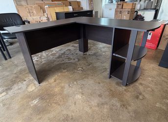 L-shape wooden desk
