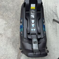Car Set Base brand nuna
