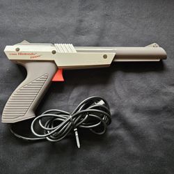 Nintendo Zapper Light Gun in Gray