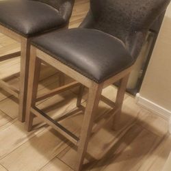 2 bar Stools 24"