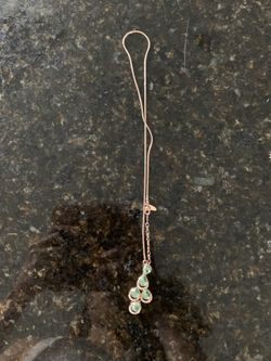 Elegant green crystal pendant w necklace