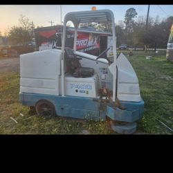 Tennant 7400 Floor Scrubber 
