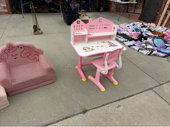 toddler desk and chairs