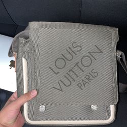 Louis Vuitton Messenger bag (lv bag)