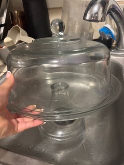 Glass cake stand