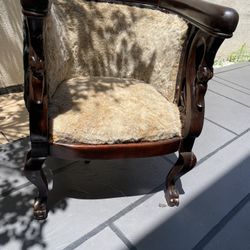 Antique Accent Chair With A Beautiful Carving 