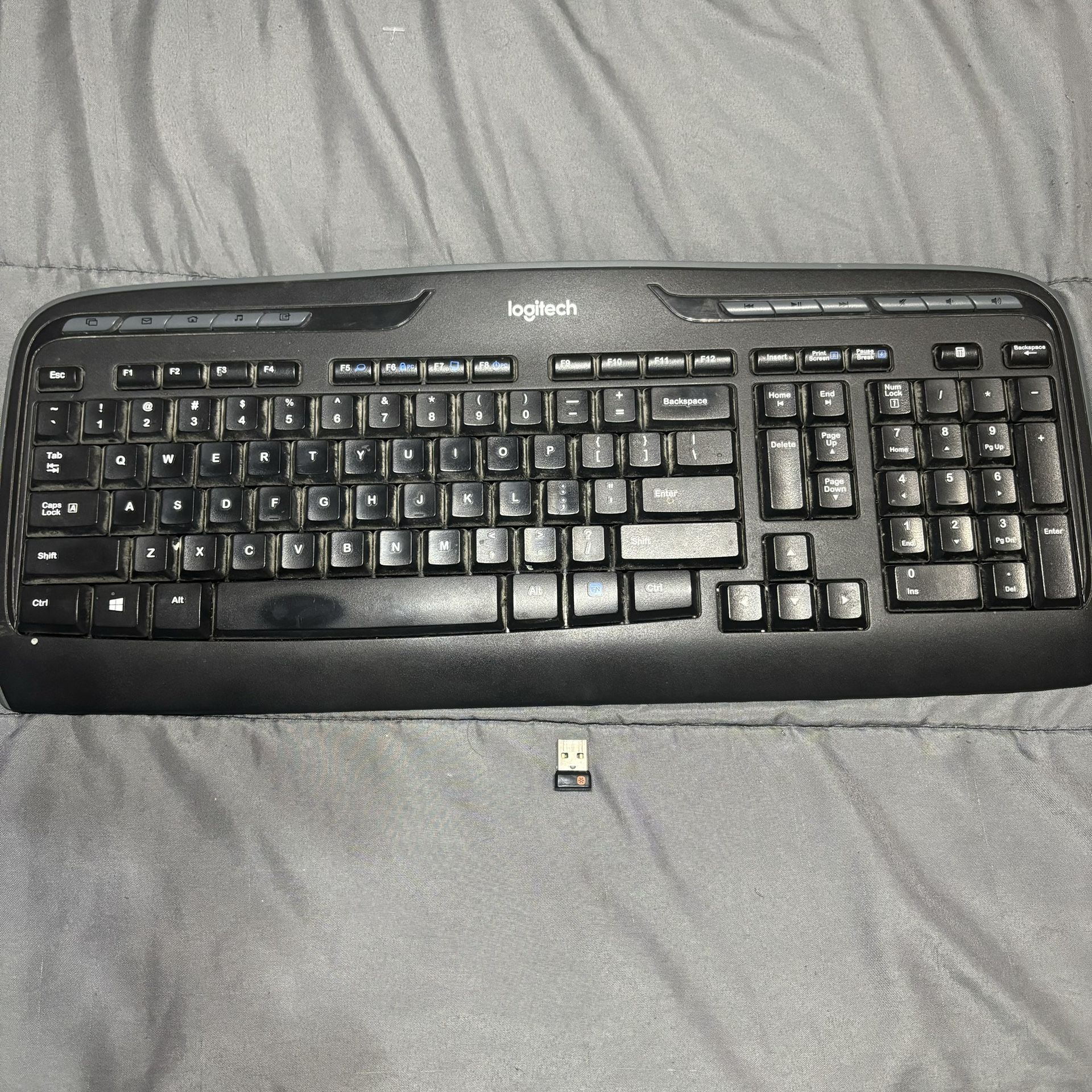 Logitech Y-R0009 Wireless Keyboard with wireless Bluetooth receiver tested.