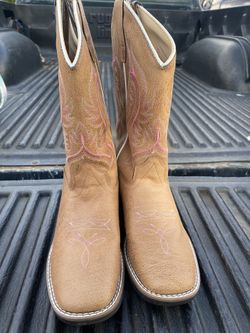 Boots Girls Boots Shyanne Boots Cowgirl Boots Sz 4.D Boots MAKE AN OFFER!