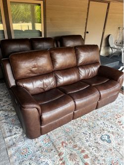 Like-New Flexsteel Genuine Leather Power Reclining Living Room Set – SAVE 60%+ off retail.