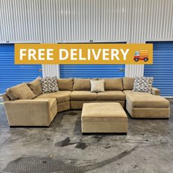 Large Sectional Couch 🛋️ Free Delivery 