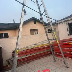 Escalera de 12 pies de aluminio, Heavy, Duty, 300 libras nuevas 