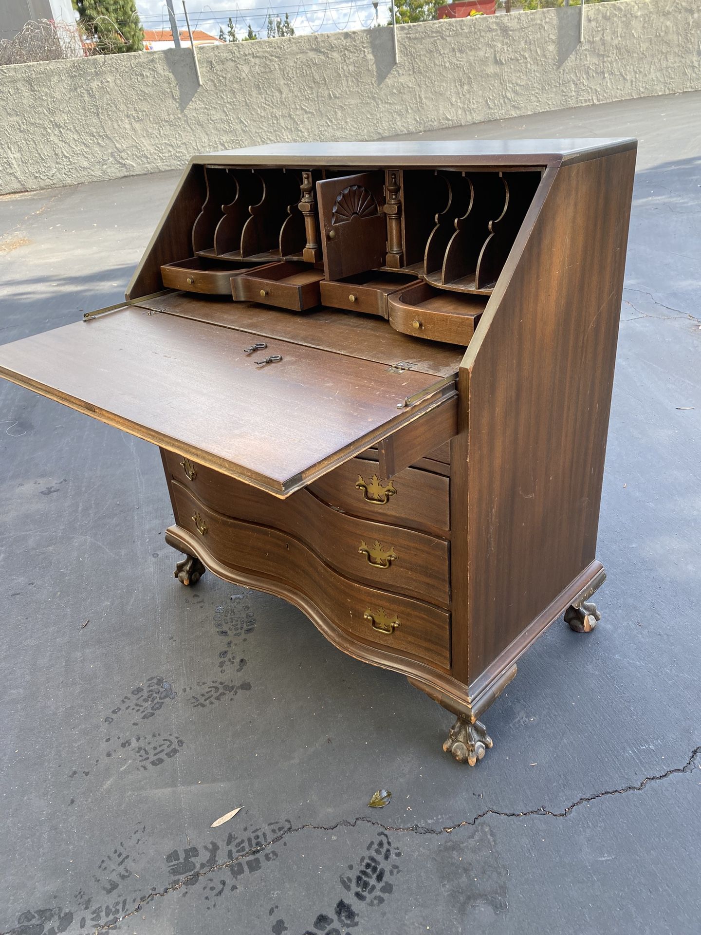 Secretary desk With Keys