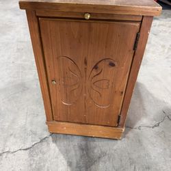 13”x20” VINTAGE end table w magazine rack p/u Willow Grove PA 