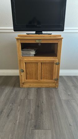 Swivel TV stand