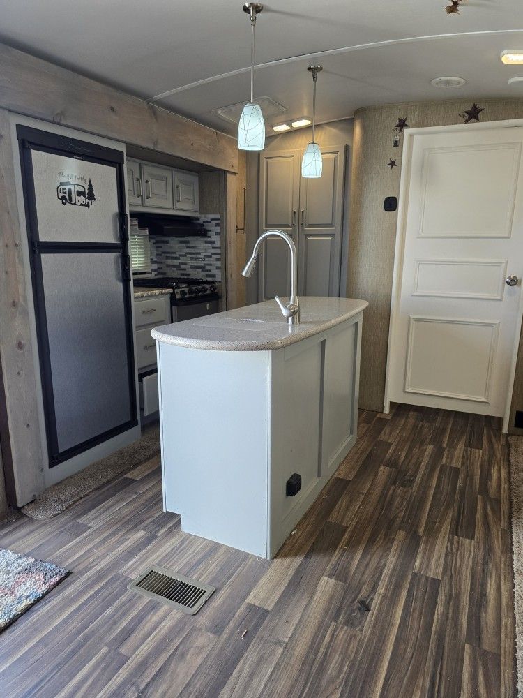 Rv Travel Trailer 32 Ft 2 Rooms