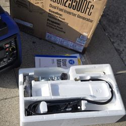 Westinghouse
2,550 Watt Dual Fuel Gas and Propane Powered Portable Inverter Generator with Recoil Start