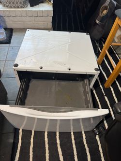 Whirlpool pedestal - white