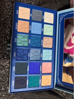 New Jeffree Star Cosmetics Blue Blood Eyeshadow Palette