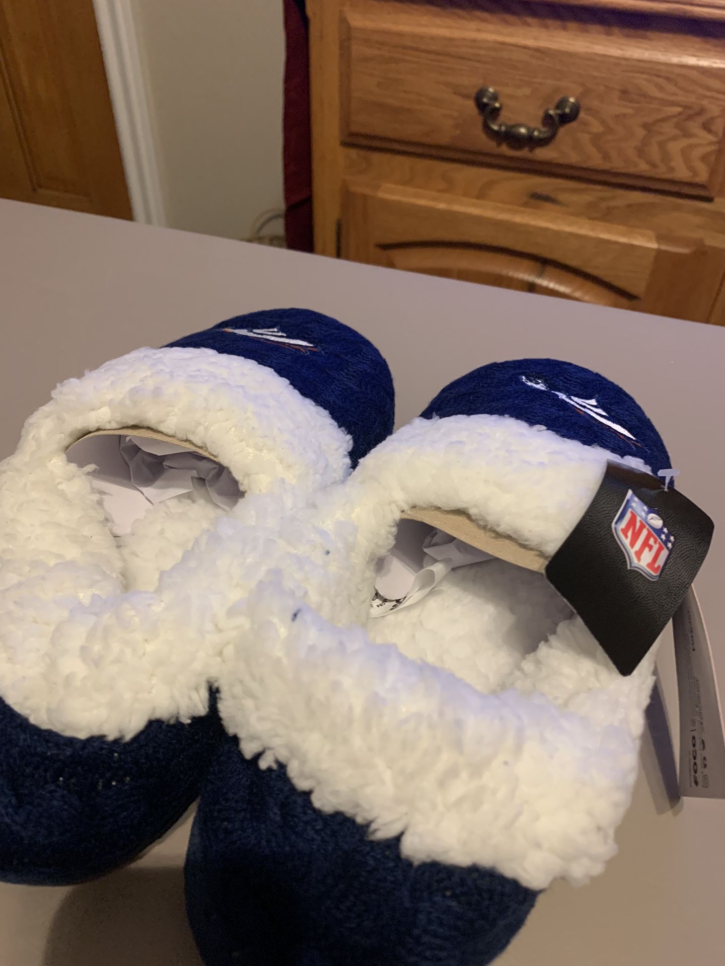 NFL Broncos Women's Slippers Sz 7/8
