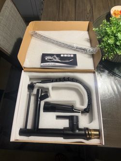 New in box Commercial Kitchen Faucet with Pull Out Sprayer Kitchen Sink Faucet Dual Spout