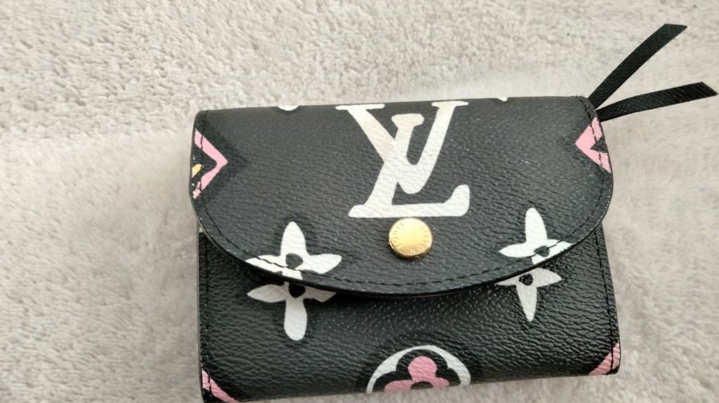 LV card holder