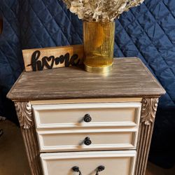 Nightstands/dressers