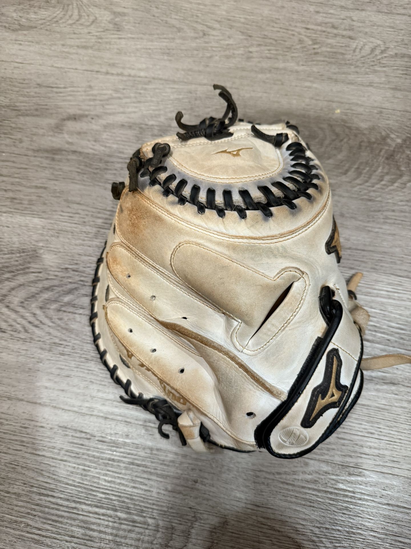 Mizuno baseball ⚾️ catchers glove 34”