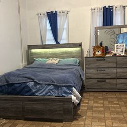 Juego De Cuarto Y Televisión Con La Mesa El Sofá Y Con El Juego De Comedor