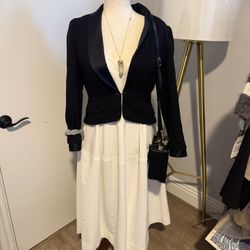 Authentic CHANEL Black Cropped Blazer – Size FR 40 (US 8)
