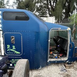 Kenworth T800 W900 Truck Parts And Sale 