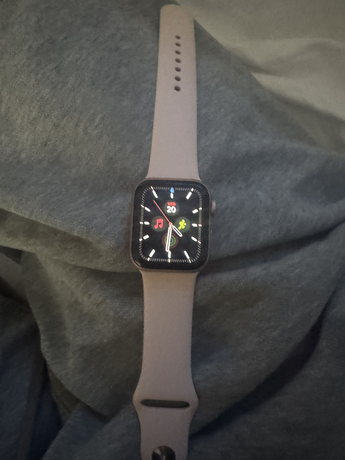 Apple Watch Series 4 40 mm (GPS + Cellular)