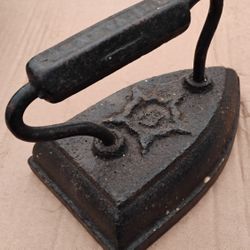 Antique Geneva, Illinois Cast Iron – Size 8 – Sad Iron