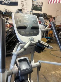 Precor 815 EFX Elliptical (Delivery Included)