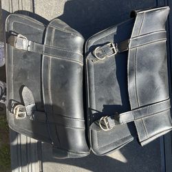 Motorcycle saddle bags