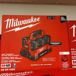 Milwaukee Packout Six Bay Rapid Charger 