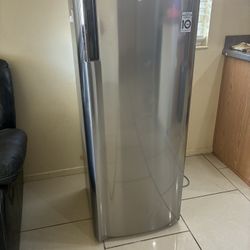 LG MINI FRIDGE ❄️
