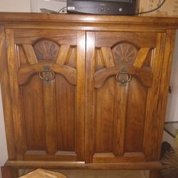 🔥 FABULOUS NICE KEPT ARMOIRE / WALNUT FINISH!!🔥