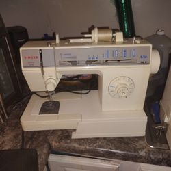 Singer Sewing Machine 