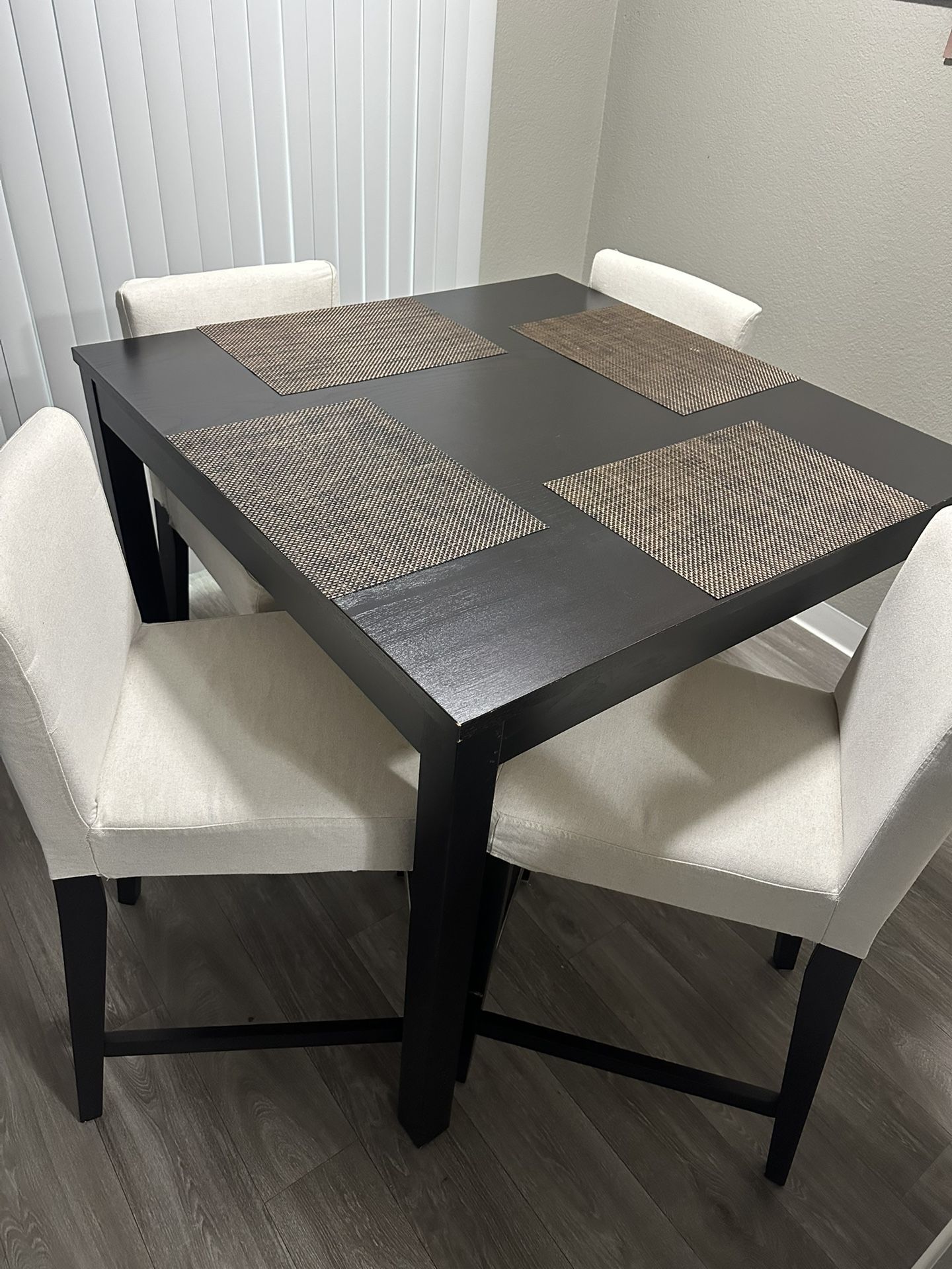 High Height Table With 4 Chairs