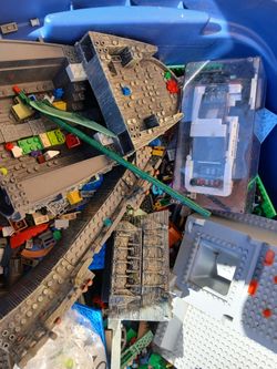 50+ pounds of Lego..Pirates of Carribeans, Japanese Race Car & more...& Lego Figures
