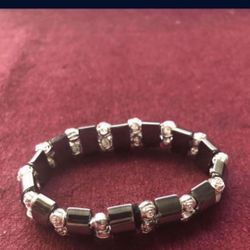 Silver rose in a black stone expandable bracelet