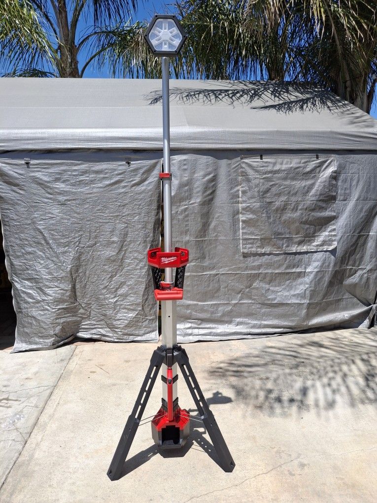 Milwaukee M18 Rocket Dual Power Tower Light (tool only)