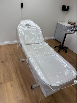 Tattoo bed - great condition