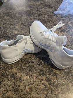 white shoes size 35 US youth 3-3.5 very light