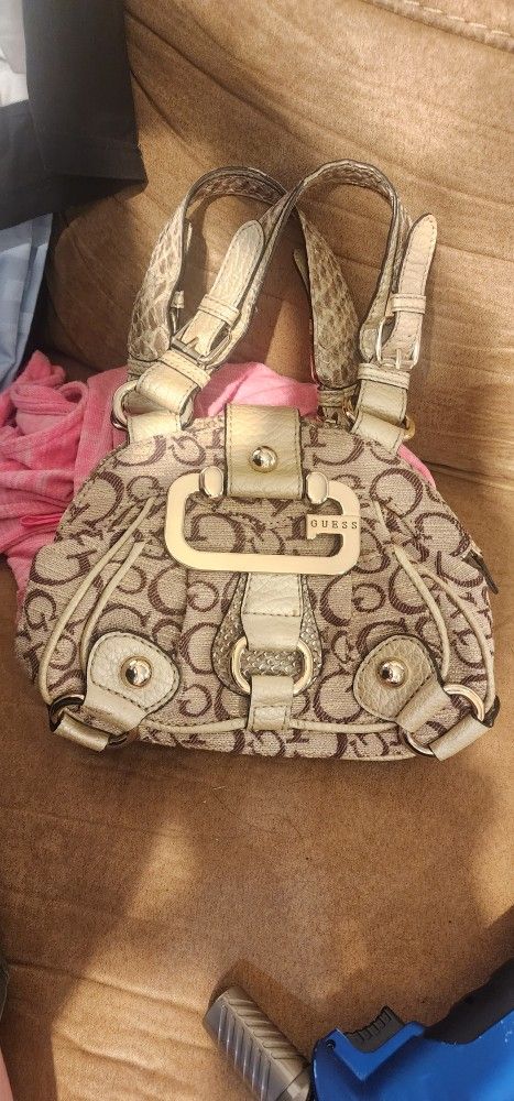 Like New Small Guess Purse